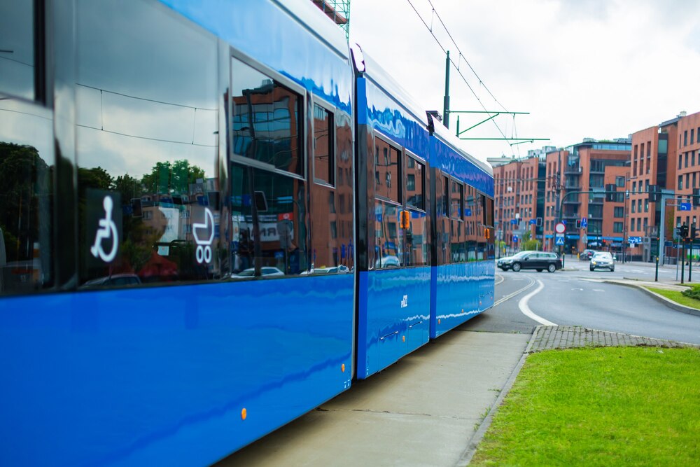 Tramwaje znów na pl. Zawiszy i w Bemowie – koniec remontów!
