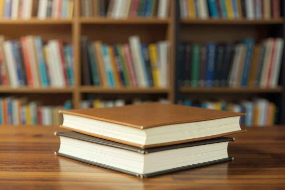 Weekend seniora z kulturą w bibliotece: literackie niespodzianki i filmowe emocje