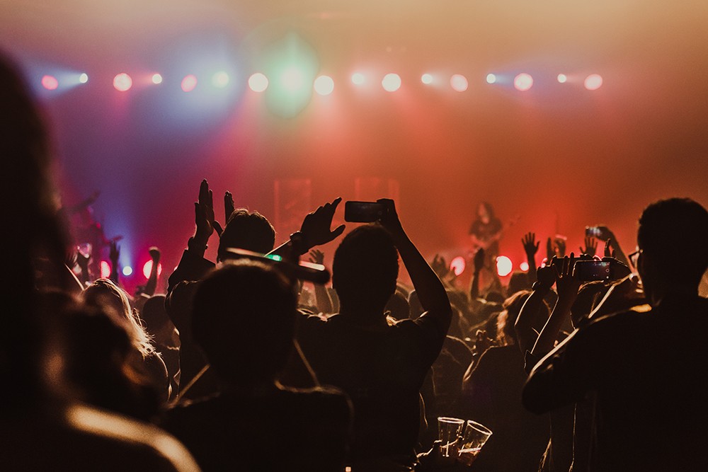 Zimowe szaleństwo na lodowisku: Spotkaj Mikołaja i ulubione postacie!