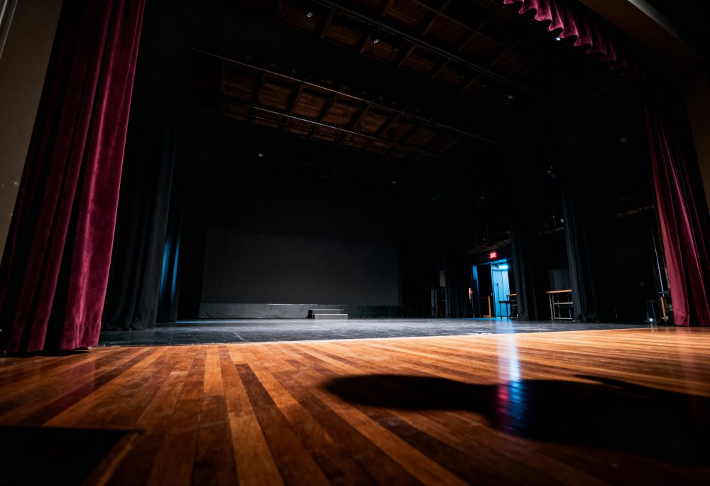 Teatr Tytusa zachwyca: „Nowoczesna Księżniczka i siedmiu zabawnych krasnali” w Szkole Podstawowej Nr 361